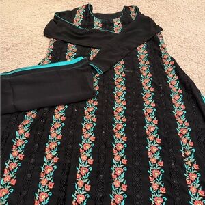 Floral Embroidered Black/Turquoise Salwar Kameez